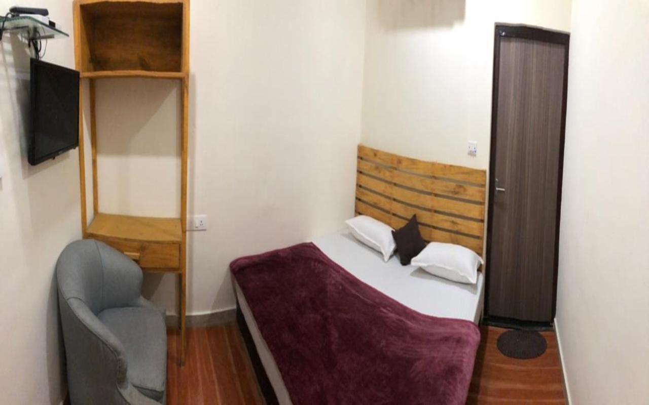 Madpackers Agra Hostel Agra  Bagian luar foto