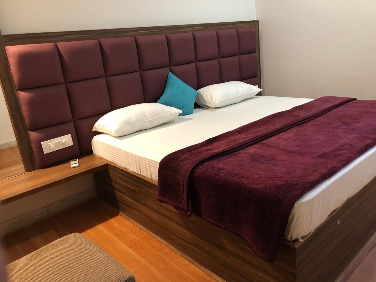 Madpackers Agra Hostel Agra  Bagian luar foto